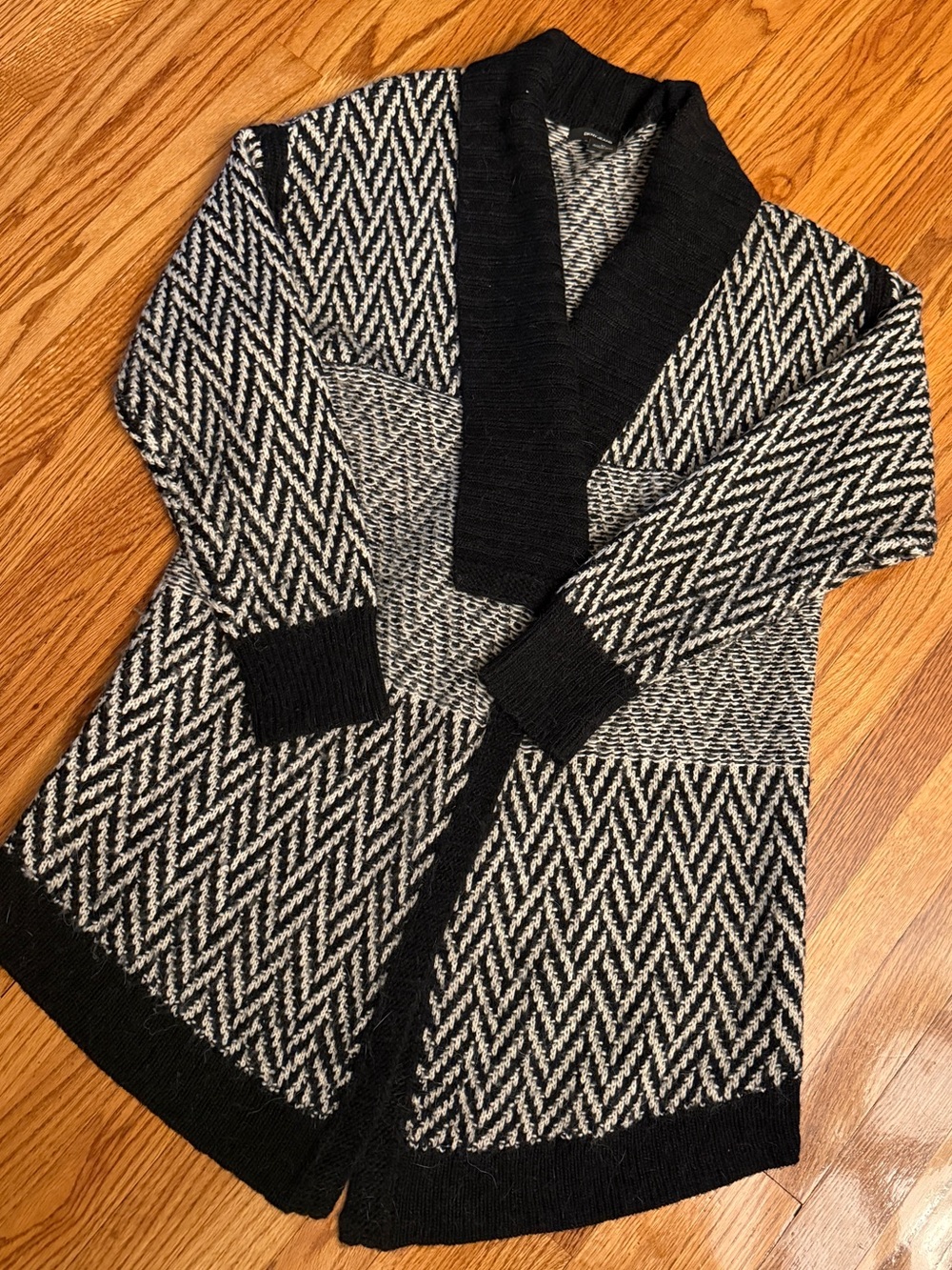 DKNY wool and alpaca blend Black and White Chevron Open-Front Cardigan